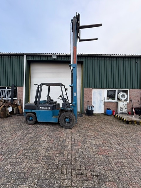 nissan 5 tonner diesel nissan 5 tonner diesel