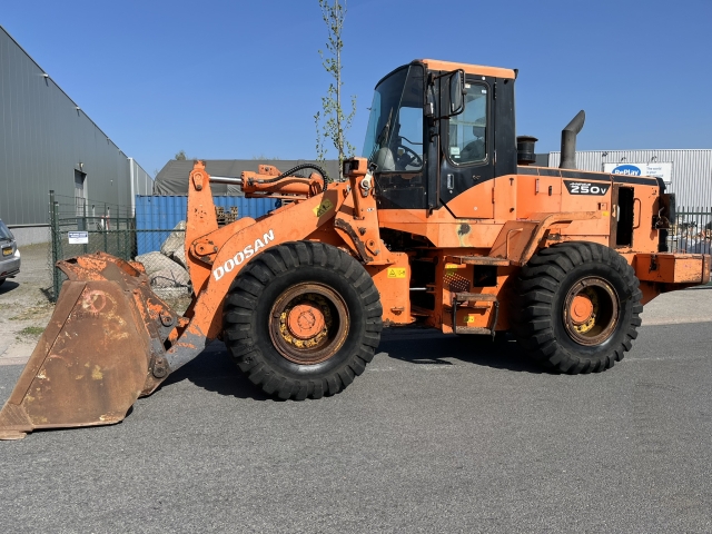 doosan mega 250v